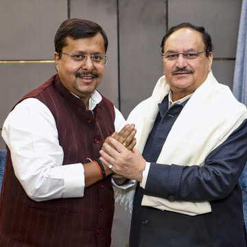 भाजपा के नए कार्यकारी अध्यक्ष नितिन नवीन ने पार्टी के दिग्गज नेताओं से लिया आशीर्वाद