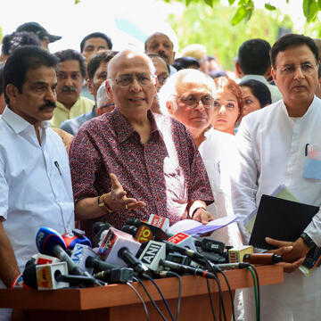 राज्यसभा चुनाव से पहले कांग्रेस ने मध्य प्रदेश के विधायक बेंगलुरु भेजे