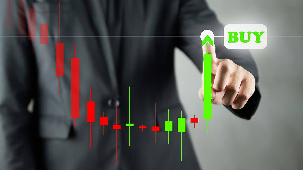 गिरते बाजार में किन शेयरों पर नजर रखें? विशेषज्ञ क्या कह रहे हैं?