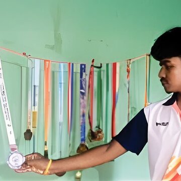 नेत्रहीन शुभजीत की आँखों में सपने हजार, नेशनल चैंपियनशिप में 5000 मीटर दौड़ में जीता रजत पदक