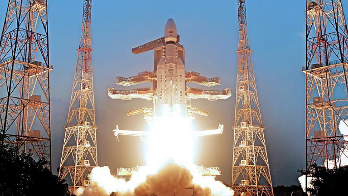 ISRO ने सफलतापूर्वक लॉन्च किया सबसे भारी सैटेलाइट 'बाहुबली', भारतीय नौसेना के लिए बेहद महत्वपूर्ण