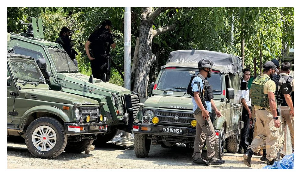 फिर से घुसपैठ की कोशिश, जम्मू-कश्मीर के कुपवाड़ा सेक्टर में चल रही है मुठभेड़, गोलीबारी व धमाके