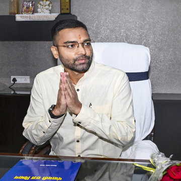 बिहार में तीन नए मंत्रियों ने संभाली जिम्मेदारियां, पहले ही दिन मीडिया पर भड़के दीपक प्रकाश