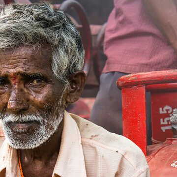 युद्ध के माहौल में बढ़ा रसोई गैस का दाम, अब कितनी होगी कीमत?
