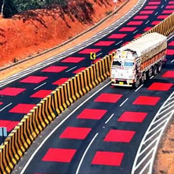 रेड मार्किंग थर्मोप्लास्टिक ब्लॉक से बनी देश की पहली वाइल्डलाइफ सेफ रोड, भारत में बाघ और तेंदुए बचाने के लिए दुबई मॉडल पर भरोसा