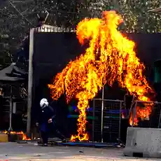 खामेनेई की हत्या के विरोध में पाकिस्तान में प्रदर्शन, अमेरिकी वाणिज्य दूतावास पर धावा बोलने की कोशिश, 22 की मौत