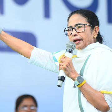 'बसों में भरकर लाए जा रहे लोग', मालदह कांड में CID की तेज कार्रवाई पर ममता बनर्जी ने की खुलकर तारीफ