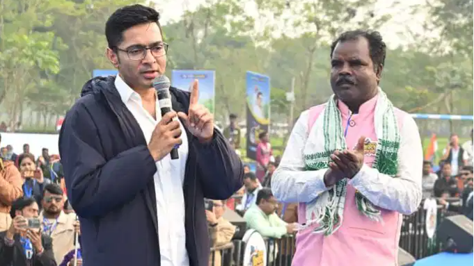 चाय बागान मजदूरों की समस्याएं सुनकर अभिषेक बनर्जी ने दिया आश्वासन - दैनिक मजदूरी होगी ₹300