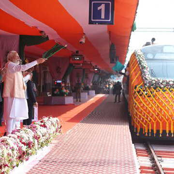 मोदी के 830 करोड़ के प्रोजेक्ट्स और अमृत भारत ट्रेनें: पश्चिम बंगाल में विकास की नई दिशा