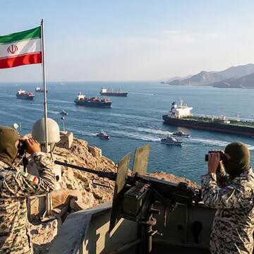 होर्मूज जलडमरूमध्य पर होगा ईरान की सेना का कब्जा! अमेरिका पर इकोनॉमिक स्ट्राइक की तैयारी