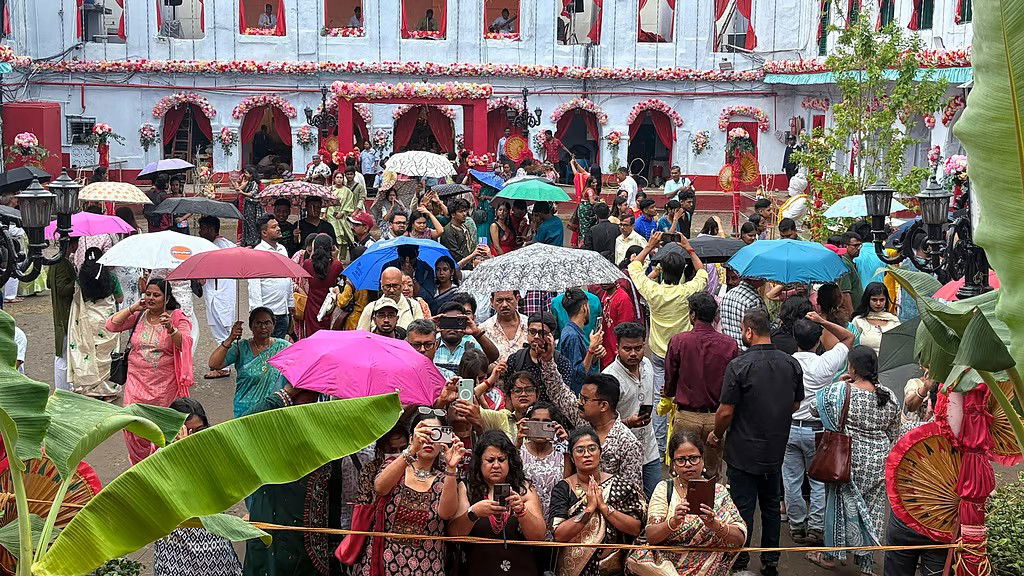 महाष्ठमी की खुशियों में बाधा बनी बारिश