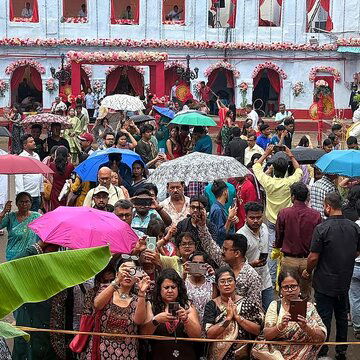 महाष्ठमी की खुशियों में बाधा बनी बारिश
