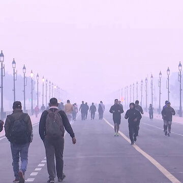 दिल्ली-एनसीआर में स्मॉग की मोटी परत के बीच हुई सुबह - ठिठुरन बढ़ी, खतरनाक स्तर पर पहुंचा वायु प्रदूषण