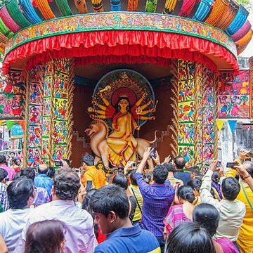 पैदल घूमने के लिए फिट रहना जरूरी। क्या खायें कि पूजा में सेहत रहे चुस्त और मन रहे दुरुस्त?