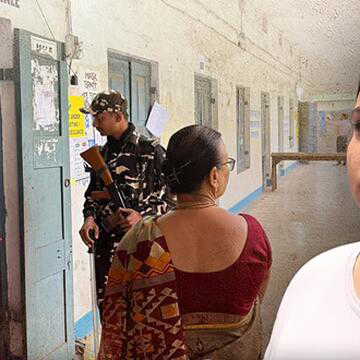 पहली बार वोट देने आयी युवती छप्पा वोट की शिकार?