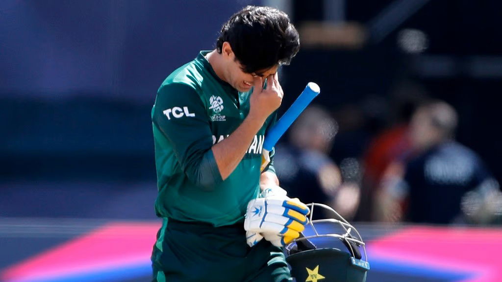 अपने ही देश में नहीं है सुरक्षा, पाकिस्तान प्लेयर नसीम शाह के घर पर हमला