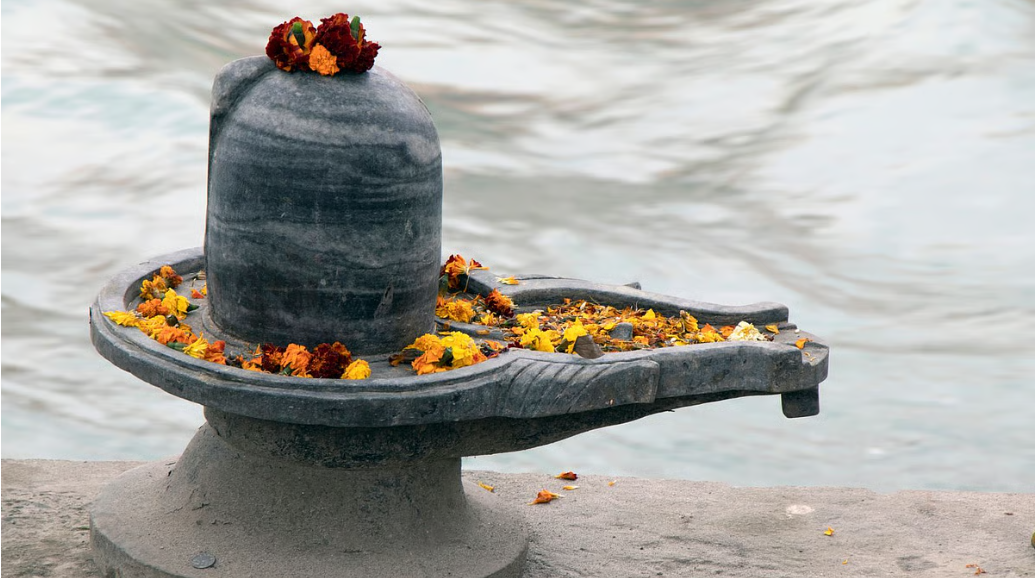 महाशिवरात्री के मौके पर कौन सी राशि के जातक क्या करें दान? जानें यहां