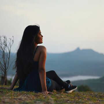 पार्टी होस्ट से सोलो ट्रिप तक, ब्रेकअप के दर्द को भूलने के लिए आप क्या-क्या कर सकते हैं?