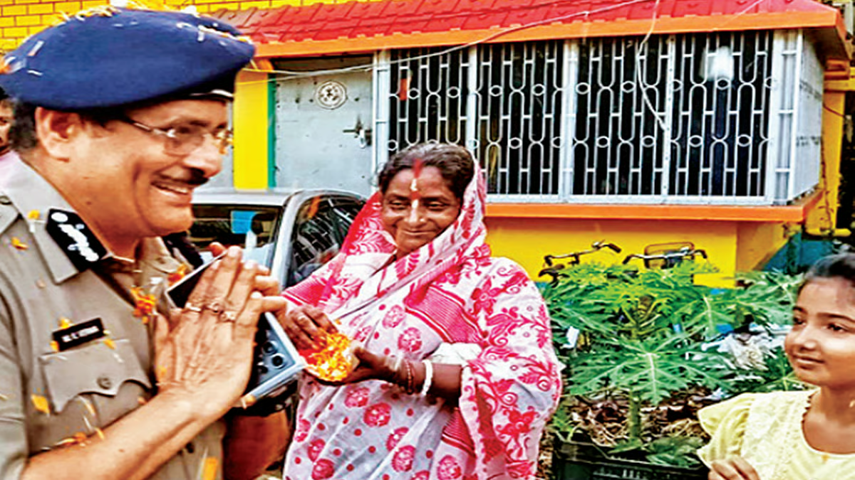 भांगड़ में दुर्गा पूजा का उद्घाटन करने पहुंचे सीपी मनोज वर्मा अपने गांव को याद कर हुए भावुक