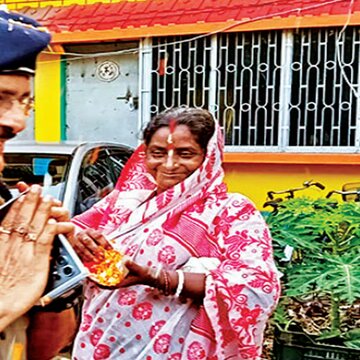 भांगड़ में दुर्गा पूजा का उद्घाटन करने पहुंचे सीपी मनोज वर्मा अपने गांव को याद कर हुए भावुक