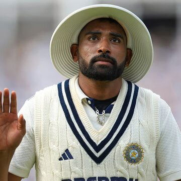 जाके अपने बाप के साथ ऑटो चला’,सिराज से किसने की थी बदतमीजी ? धोनी ने संभाला