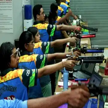शूटिंग रेंज से ओलंपिक सपनों तक: युवा भारतीय निशानेबाज ऊँचा लक्ष्य साध रहे हैं