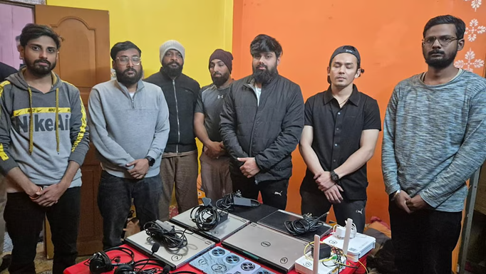 कोलकाता में फर्जी कॉलसेंटर चलाने के आरोप में 7 गिरफ्तार, लैपटॉप-मोबाइल बरामद