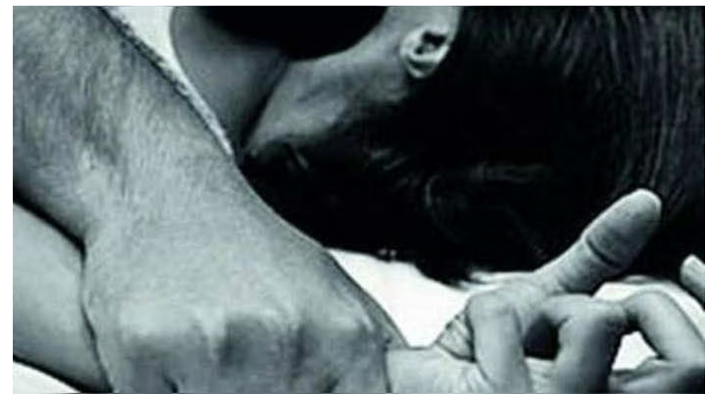 थाने में युवती को नशीला पेय पिलाकर गैंगरेप का आरोप, कांस्टेबल और होमगार्ड गिरफ्तार