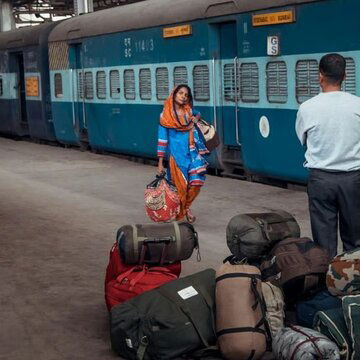 ट्रेन में सामान ले जाने पर लगी लगाम, त्योहारों के मौसम में भारतीय रेलवे के नियम से यात्री नाराज