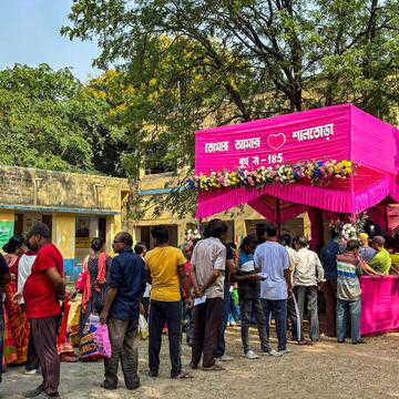 Assembly Elections 2026: पश्चिम बंगाल और तमिलनाडु में मतदान का उत्साह, दोपहर 1 बजे तक भारी वोटिंग दर्ज