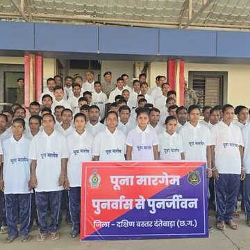 दंतेवाड़ा में माओवादियों का बड़ा आत्मसमर्पण, 63 नक्सली हथियार डालकर मुख्यधारा में लौटे