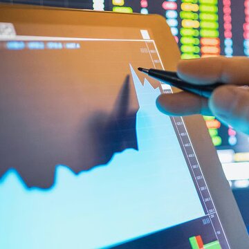 दलाल स्ट्रीट में आज सेंसेक्स-निफ्टी की कैसी रहेगी चाल? ट्रेडिंग के बारे में विशेषज्ञों की क्या सलाह है?