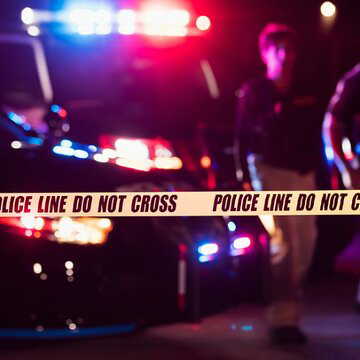 एक ही स्कूटी पर सवार थे 4 लोग, खड़ी लॉरी से टकराकर 3 की मौत