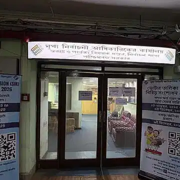 CEO कार्यालय में प्रदर्शन पर महिला BLO को नोटिस, चुनाव आयोग सख्त