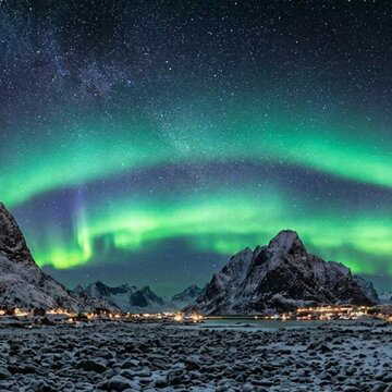 आज रात बदल सकता है आसमान का रंग, धरती से टकरा सकता है सौर तूफान, NASA की चेतावनी