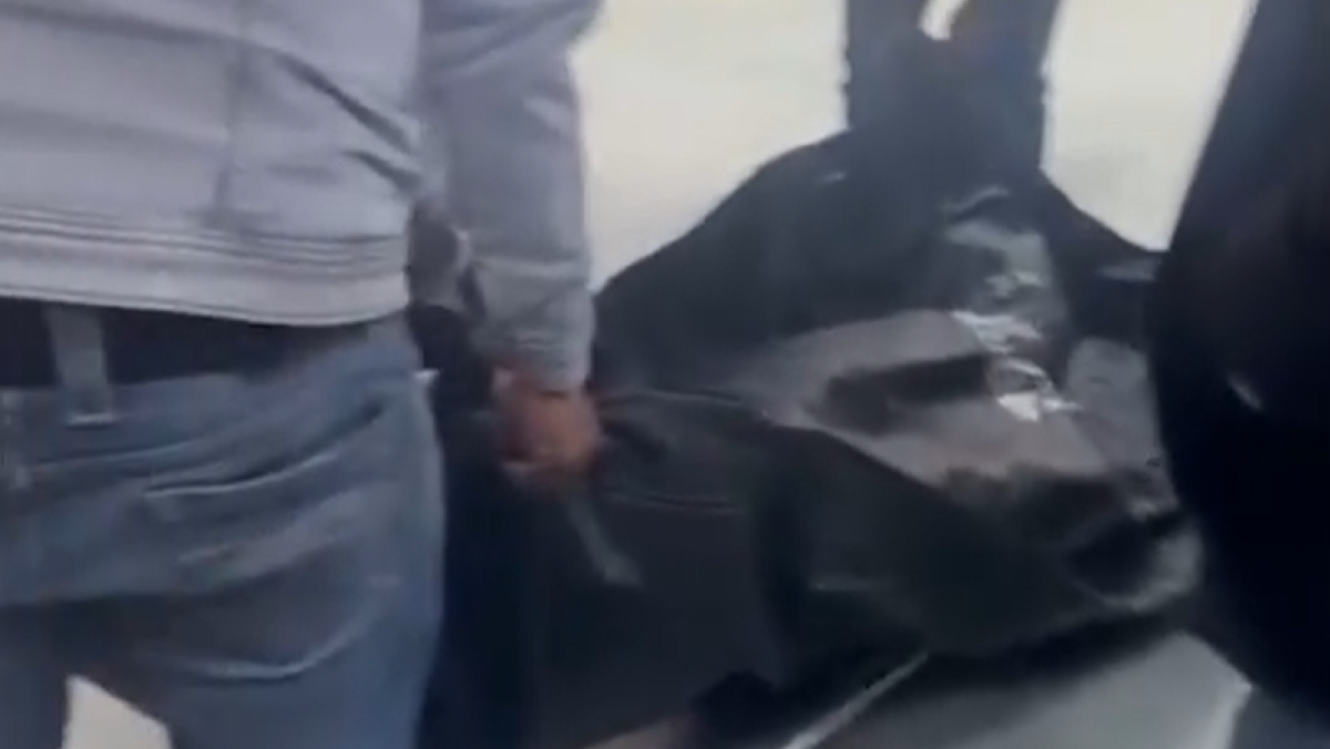 मोर्चरी में पैसे न देने पर परिजनों से खुद शव लपेटवाने का आरोप, जांच के आदेश