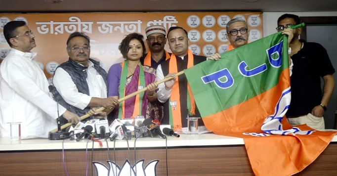 Bengal Election 2026 : चुनाव से पहले क्षिति गोस्वामी की दूसरी बेटी भाजपा में शामिल, एक पहले से ही तृणमूल में