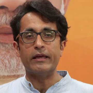 भाजपा ने गांधी-वाड्रा परिवार पर 7 करोड़ रुपये की वसूली की कोशिश का आरोप लगाया, व्हाट्सऐप चैट को बताया सबूत