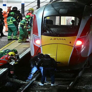 लंदन जाने वाली ट्रेन में ‘खूनी तांडव’, दो हमलावरों की अंधाधुंध चाकूबाजी में 10 लोग घायल