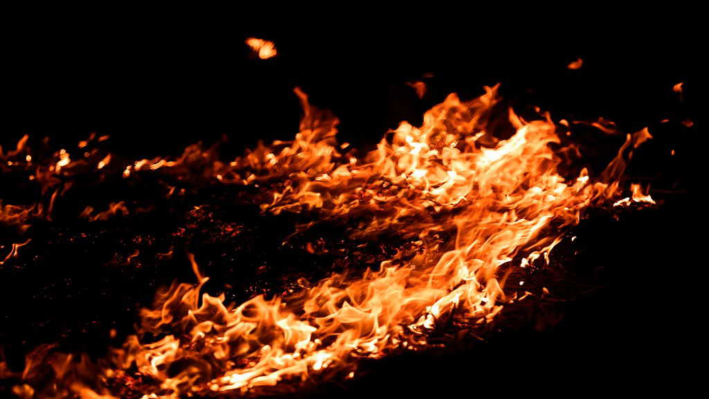 पूरे शरीर में आग, चिल्लाते हुए सड़क पर दौड़ता युवक, हावड़ा में डरावनी घटना