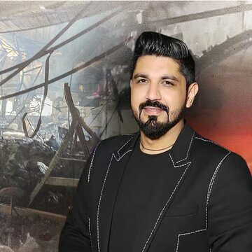 पुलिस का लुकआउट नोटिस, सोशल मीडिया पर बोले 'फरार' क्लब मालिक?