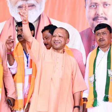 योगी आदित्यनाथ ने TMC पर किया तीखा वार, कहा - बंगाल की जो आज स्थिति है वह पहले उत्तर प्रदेश की थी