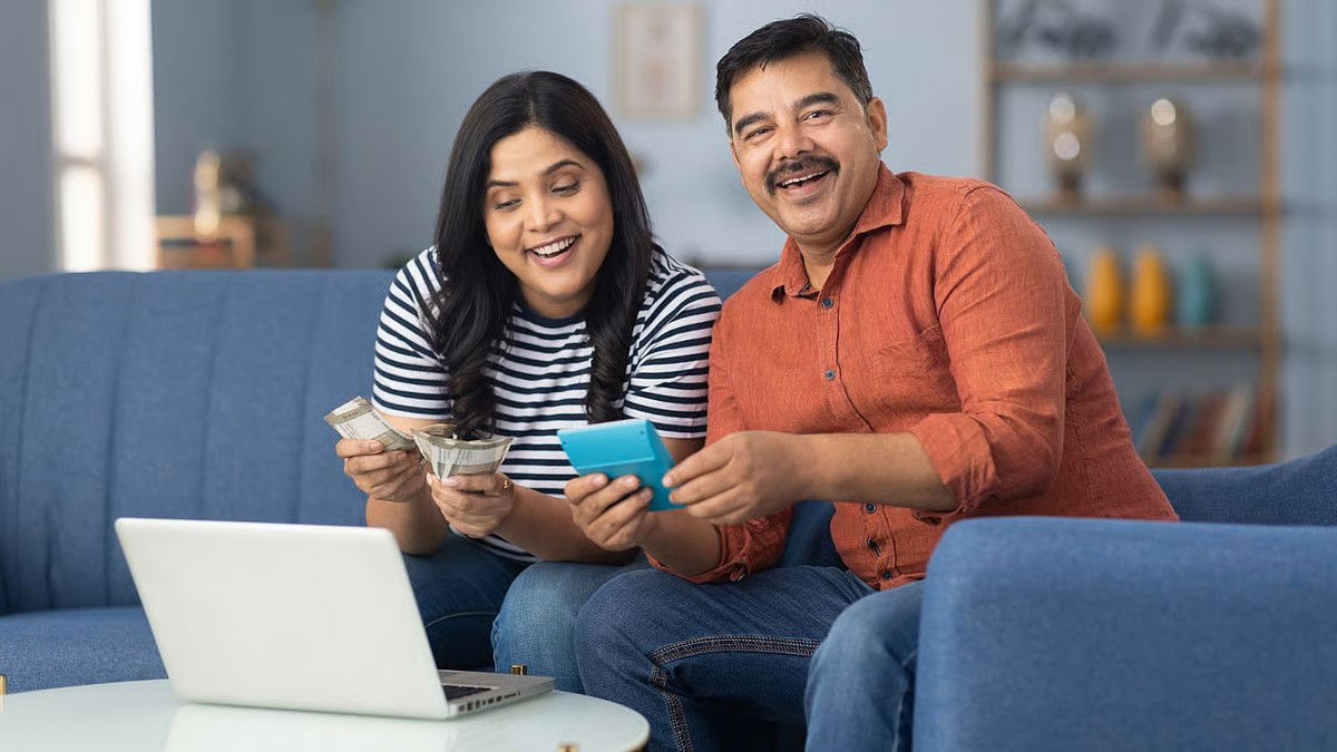 पैसे आ भी जाएं तो हाथ में नहीं रहते? वास्तु के इस टिप्स को मानेंगे तो बैंक बैलेंस बढ़ जाएगा।