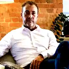 शशि थरूर के बेटे सहित 300 लोगों की छंटनी के बाद बड़ा फैसला, 'द वाशिंगटन पोस्ट' के सीईओ ने दिया इस्तीफा