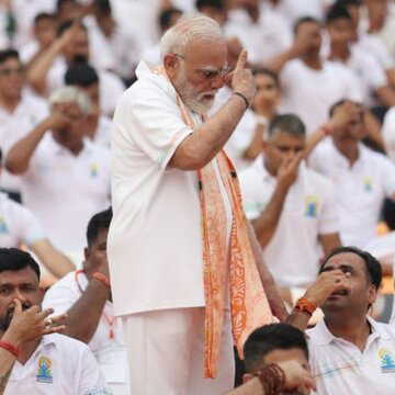 '40 की उम्र में 20 से ज्यादा फिट बनिए', योग दिवस पर PM मोदी का खास संदेश, कोलकाता से दुनिया को दिखाया रास्ता