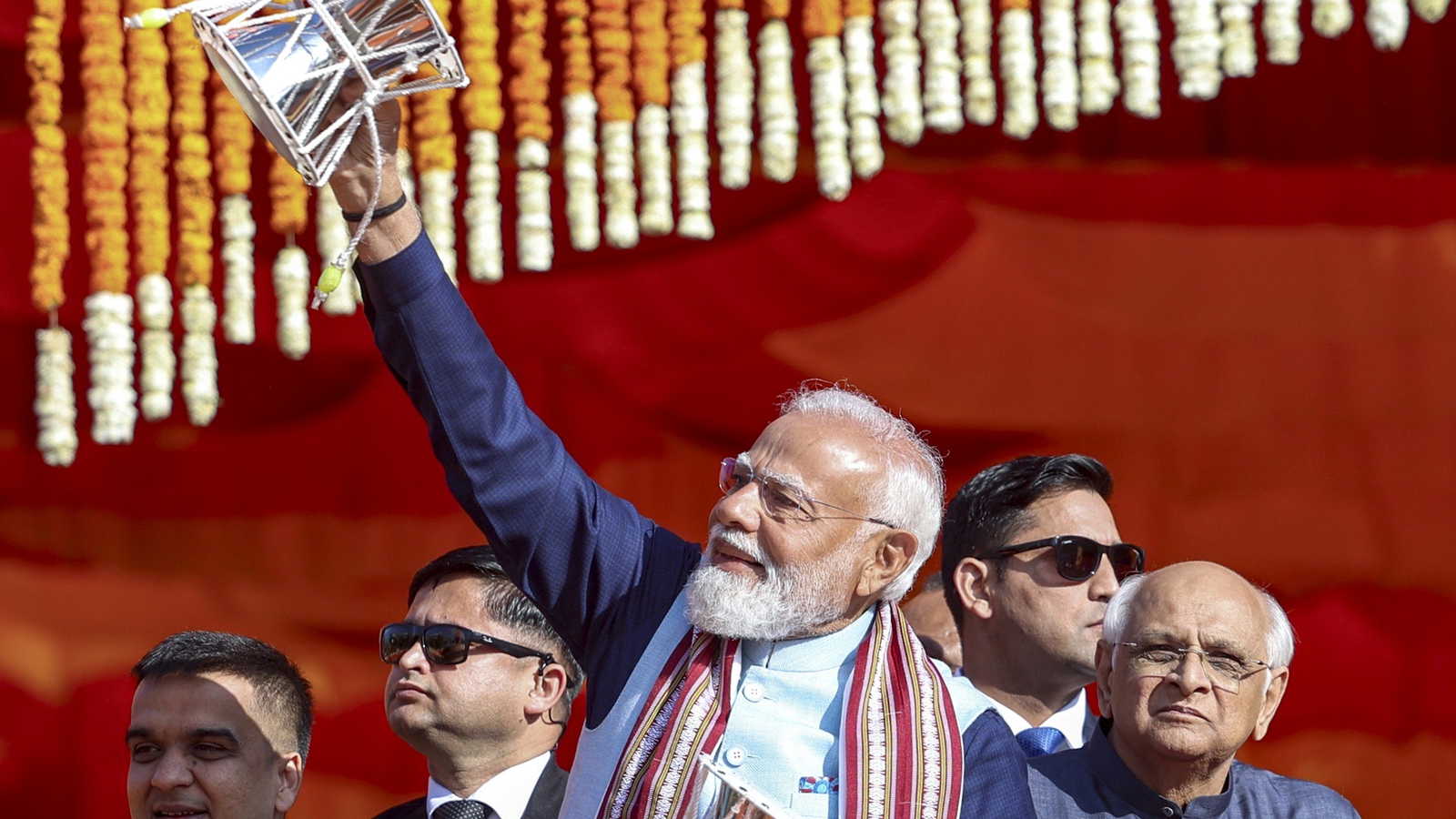 ‘गले पर तलवार रखकर दिल नहीं जीते जा सकते’-सोमनाथ मंदिर से पीएम मोदी का संदेश