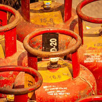 रसोई गैस में कालाबाजारी रोकने के लिए केंद्र सख्त; अब से ई-केवाईसी हुआ अनिवार्य