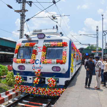 बढ़ाया जा रहा है सियालदह-राणाघाट-सियालदह AC लोकल ट्रेन का ठहराव, कहां और कितने बजे रुकेगी यह ट्रेन?