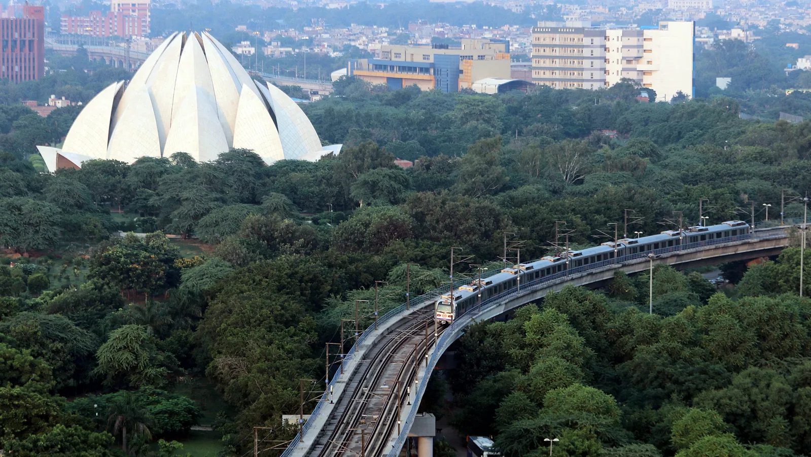 दिल्ली का लाल किला मेट्रो स्टेशन अनिश्चितकाल के लिए बंद, क्या है वैकल्पिक रास्ता?