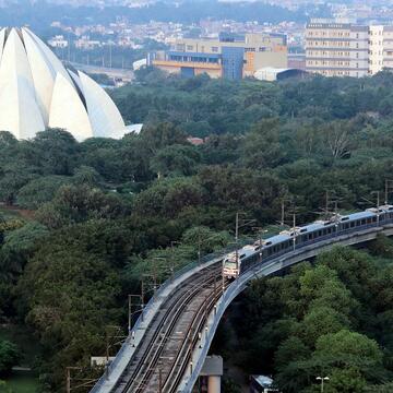 दिल्ली का लाल किला मेट्रो स्टेशन अनिश्चितकाल के लिए बंद, क्या है वैकल्पिक रास्ता?